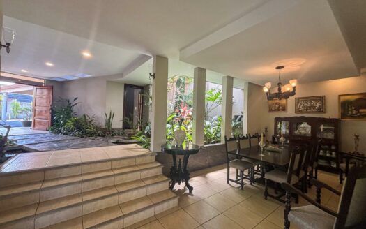 Casa en Venta en La Garita de Alajuela con Quinta de 3.017 m² y 2 Apartamentos.cod.146582