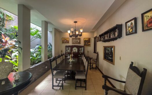 Casa en Venta en La Garita de Alajuela con Quinta de 3.017 m² y 2 Apartamentos.cod.146582