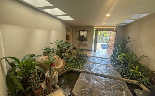 Casa en Venta en La Garita de Alajuela con Quinta de 3.017 m² y 2 Apartamentos.cod.146582