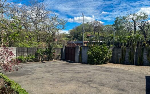 Casa en Venta en La Garita de Alajuela con Quinta de 3.017 m² y 2 Apartamentos.cod.146582