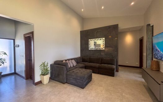 Casa en Venta en Hacienda Los Reyes, La Guácima – Amplio Lote de 930 m².cod.146554