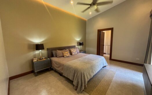 Casa en Venta en Hacienda Los Reyes, La Guácima – Amplio Lote de 930 m².cod.146554