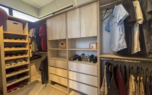 Casa en Venta en Hacienda Los Reyes, La Guácima – Amplio Lote de 930 m².cod.146554