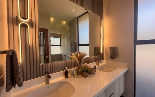 Casa en Venta en Hacienda Los Reyes, La Guácima – Amplio Lote de 930 m².cod.146554