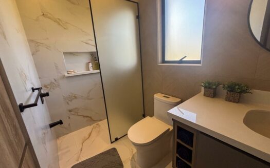 Casa en Venta en Hacienda Los Reyes, La Guácima – Amplio Lote de 930 m².cod.146554