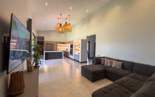 Casa en Venta en Hacienda Los Reyes, La Guácima – Amplio Lote de 930 m².cod.146554