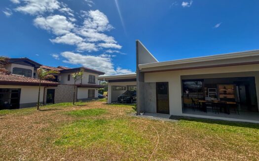 Casa en Venta en Hacienda Los Reyes, La Guácima – Amplio Lote de 930 m².cod.146554