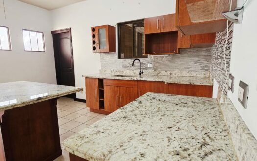 ¡OPORTUNIDAD! Casa En Venta de 3 Habitaciones En Condominio En Alajuela Centro en Primera Planta. COD. 146814