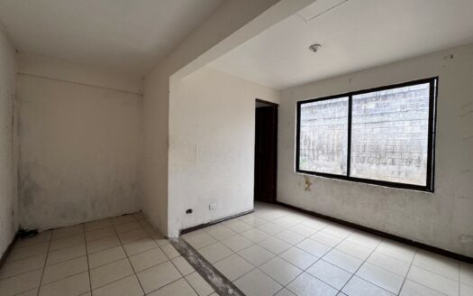 Guayabos de Curridabat: Haga su Oferta! Casa con Extraordinaria Ubicación Frente a Parque con 4 Amplias Habitaciones. #148497