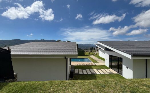 Tres Ríos: Espectacular Casa en Condominio a Estrenar 100% Separada con Espectacular Vista a la Carpintera. #148679