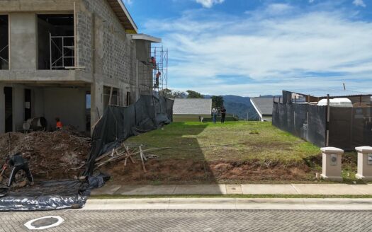 Tres Ríos: Espectacular Casa en Condominio a Estrenar 100% Separada con Espectacular Vista a la Carpintera. #148679