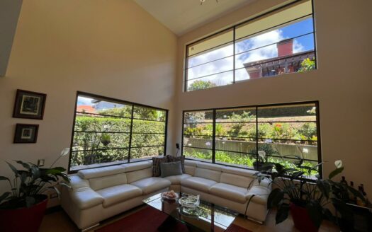 Colinas de Montealegre: Casa en Condominio Roble Sabana de 4 Habitaciones + Oficina con 511 Metros de Lote. #147758