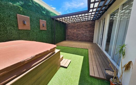 Remate Bancario!!! Casa de 2 niveles. Cond. La Arboleda en Belén Lote: 180 m2 / Const: 194 m2 (3 hab-3 parqueos-2.5 baños) Cod. 147685