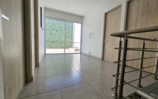 Remate Bancario!!! Casa de 2 niveles. Cond. La Arboleda en Belén Lote: 180 m2 / Const: 194 m2 (3 hab-3 parqueos-2.5 baños) Cod. 147685