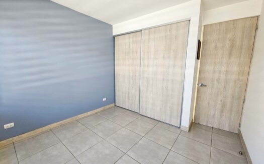 Remate Bancario!!! Casa de 2 niveles. Cond. La Arboleda en Belén Lote: 180 m2 / Const: 194 m2 (3 hab-3 parqueos-2.5 baños) Cod. 147685