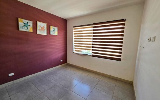 Remate Bancario!!! Casa de 2 niveles. Cond. La Arboleda en Belén Lote: 180 m2 / Const: 194 m2 (3 hab-3 parqueos-2.5 baños) Cod. 147685