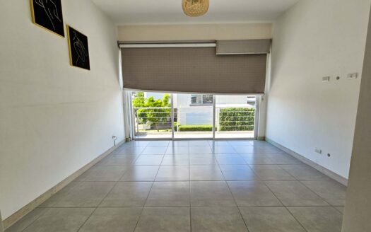 Remate Bancario!!! Casa de 2 niveles. Cond. La Arboleda en Belén Lote: 180 m2 / Const: 194 m2 (3 hab-3 parqueos-2.5 baños) Cod. 147685