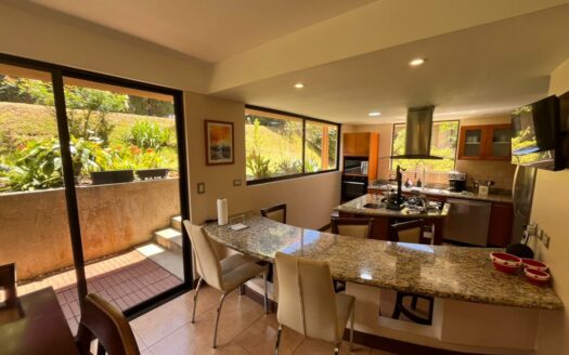 Colinas de Montealegre: Casa en Condominio Roble Sabana de 4 Habitaciones + Oficina con 511 Metros de Lote. #147758