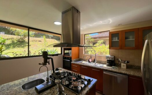 Colinas de Montealegre: Casa en Condominio Roble Sabana de 4 Habitaciones + Oficina con 511 Metros de Lote. #147758