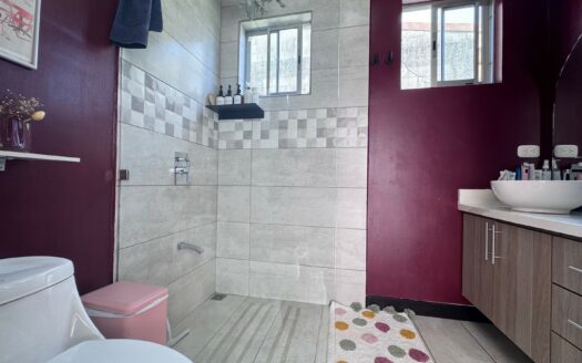 Tres Ríos: Moderna Casa en Residencial Estancia Antigua. #148424