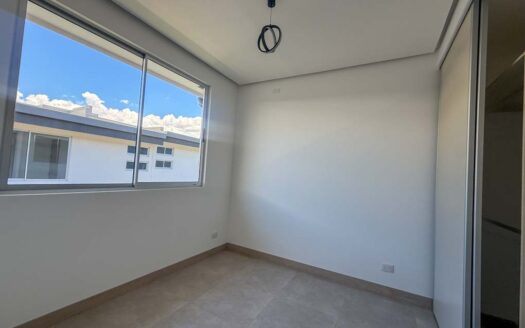 Casa En Alquiler En Condominio de Santo Domingo de Heredia, Para Estrenar y Con Patio. Código 147767