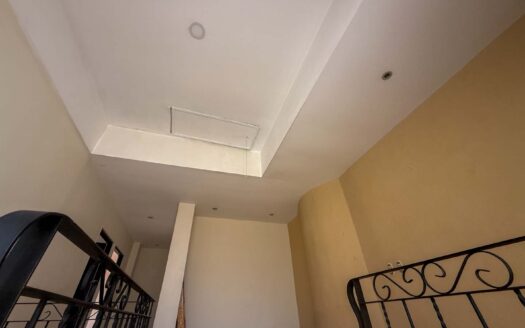 Casa en Venta en San Pablo de Heredia, 265 m2 de Lote en Residencial Cerrado con Amplios Espacios, parqueo para 3 vehículos. Código 148683