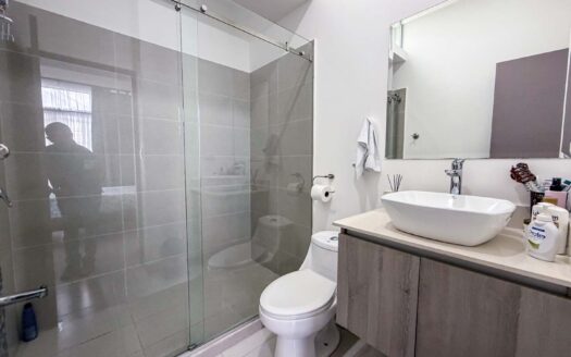 Venta de casa en San Rafael Montes de Oca: 2 habitaciones, 2.5 baños, 2 parqueos cod.147645