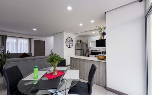 Venta de casa en San Rafael Montes de Oca: 2 habitaciones, 2.5 baños, 2 parqueos cod.147645