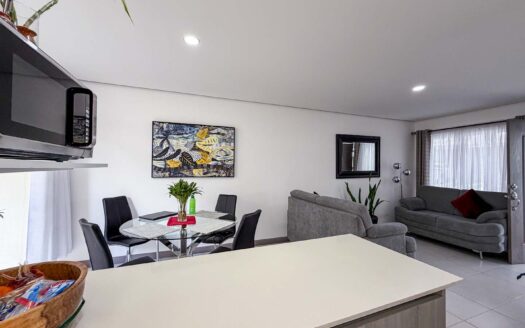 Venta de casa en San Rafael Montes de Oca: 2 habitaciones, 2.5 baños, 2 parqueos cod.147645