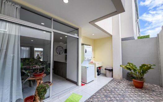 Venta de casa en San Rafael Montes de Oca: 2 habitaciones, 2.5 baños, 2 parqueos cod.147645