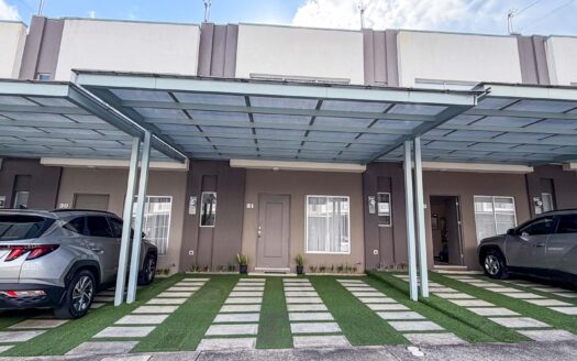 Venta de casa en San Rafael Montes de Oca: 2 habitaciones, 2.5 baños, 2 parqueos cod.147645