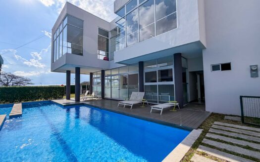 Venta de casa en San Rafael Montes de Oca: 2 habitaciones, 2.5 baños, 2 parqueos cod.147645