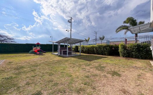 Venta de casa en San Rafael Montes de Oca: 2 habitaciones, 2.5 baños, 2 parqueos cod.147645