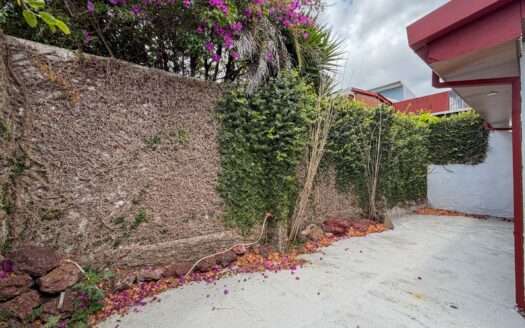 Casa En Venta En Sabanilla Montes De Oca De Una Planta Con Amplios Espacios cod.147858