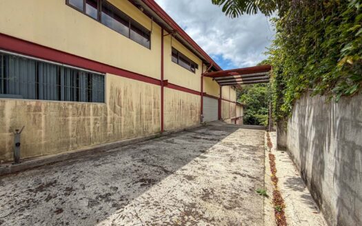 Bodega Comercial en Venta en Montes de Oca, Uso de Suelo Comercial y Gran Área cod.148461