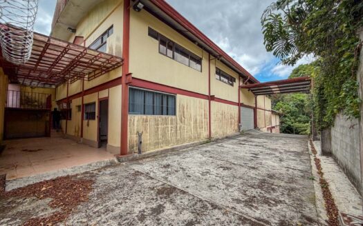 Bodega Comercial en Venta en Montes de Oca, Uso de Suelo Comercial y Gran Área cod.148461