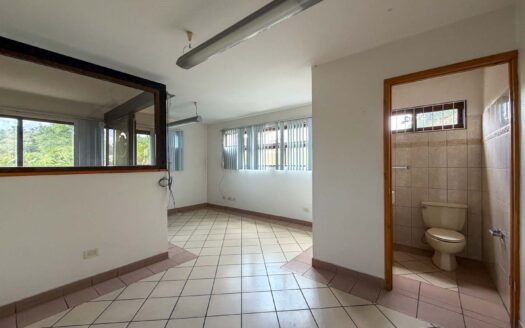 Bodega Comercial en Venta en Montes de Oca, Uso de Suelo Comercial y Gran Área cod.148461