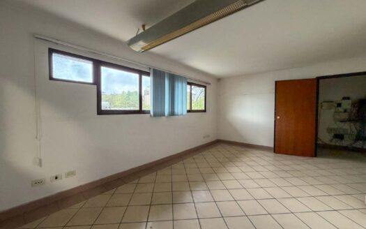 Bodega Comercial en Venta en Montes de Oca, Uso de Suelo Comercial y Gran Área cod.148461