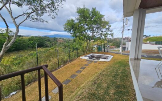 ¡OPORTUNIDAD! Casa en Venta en Alajuela, Condominio Novazul, con Amplio Patio y Amenidades Premium. COD. 148064