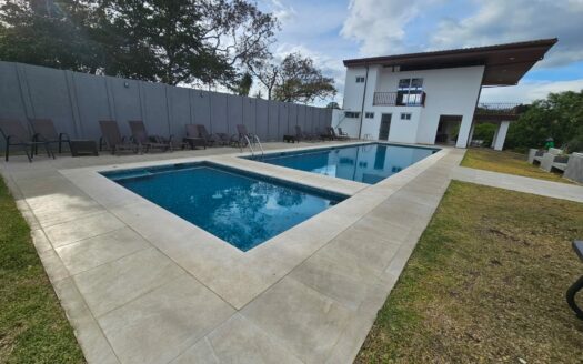¡OPORTUNIDAD! Casa en Venta en Alajuela, Condominio Novazul, con Amplio Patio y Amenidades Premium. COD. 148064