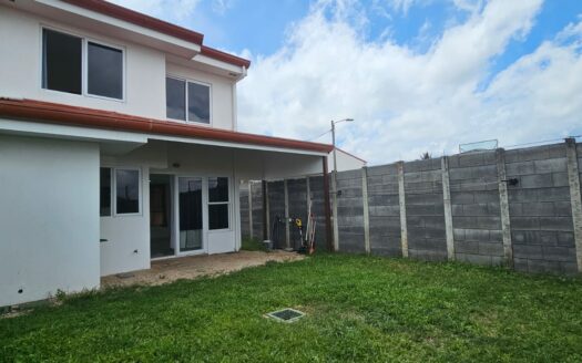 ¡OPORTUNIDAD! Casa en Venta en Alajuela, Condominio Novazul, con Amplio Patio y Amenidades Premium. COD. 148064