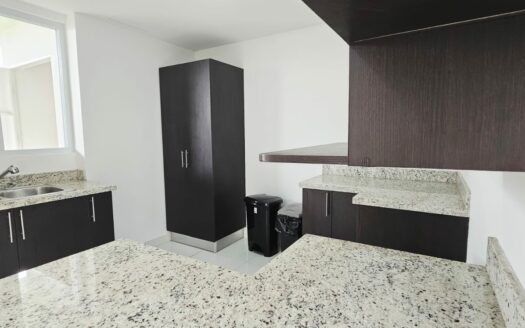 ¡OPORTUNIDAD! Casa en Venta en Alajuela, Condominio Novazul, con Amplio Patio y Amenidades Premium. COD. 148064