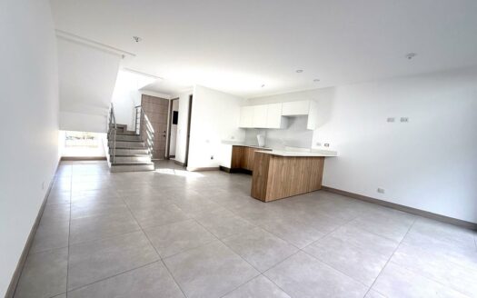 Casa En Alquiler En Condominio de Santo Domingo de Heredia, Para Estrenar y Con Patio. Código 147767