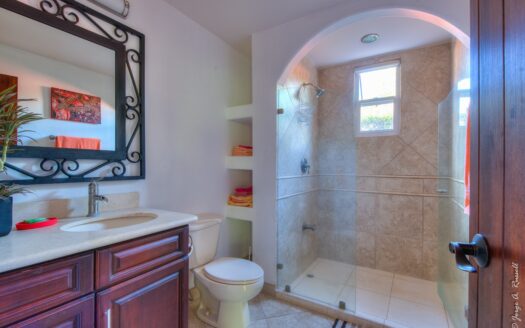 🌊 Apartamento frente al mar en ALQUILER en Playa Hermosa | Privacidad, piscina y acceso directo a la playa. Cod 148830