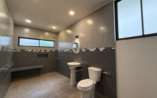 Moderna Casa de 2 Plantas con 5 Habitaciones, en San Isidro de Coronado COD 148751