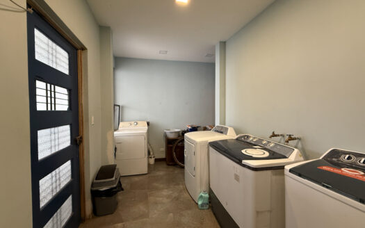 Moderna Casa de 2 Plantas con 5 Habitaciones, en San Isidro de Coronado COD 148751