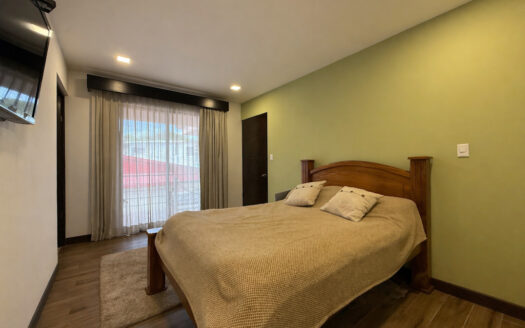 Moderna Casa de 2 Plantas con 5 Habitaciones, en San Isidro de Coronado COD 148751