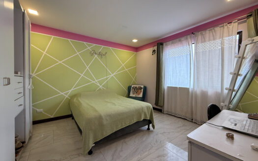 Moderna Casa de 2 Plantas con 5 Habitaciones, en San Isidro de Coronado COD 148751