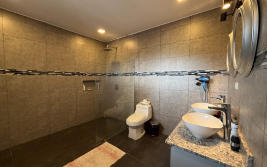 Moderna Casa de 2 Plantas con 5 Habitaciones, en San Isidro de Coronado COD 148751