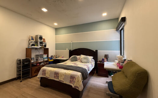 Moderna Casa de 2 Plantas con 5 Habitaciones, en San Isidro de Coronado COD 148751